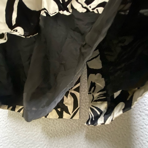 Talbots Skirt Women 10 Black White Floral 100% silk - Picture 7 of 11